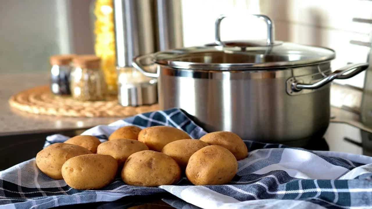 Kitchen Hacks: How To Boil Potatoes More Quickly And Efficiently