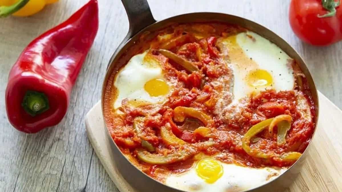Make Breakfasts Better With This Hearty Piperade And Egg Dish