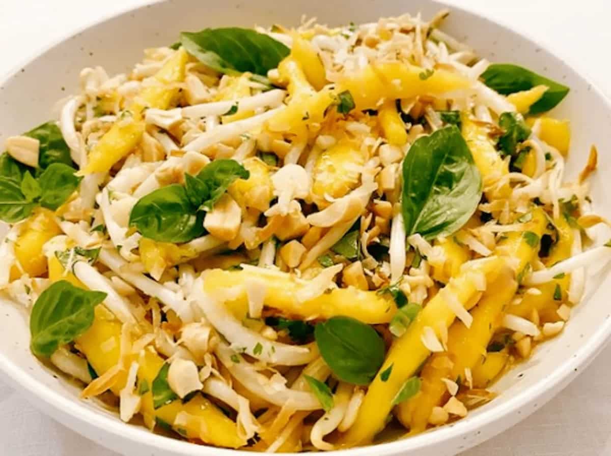 Thai Raw Mango Salad: Refreshing Delicious Salad