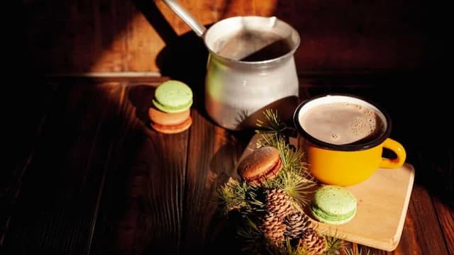 Top 6 Cosy Welcome Drinks For Warm Winter Gatherings