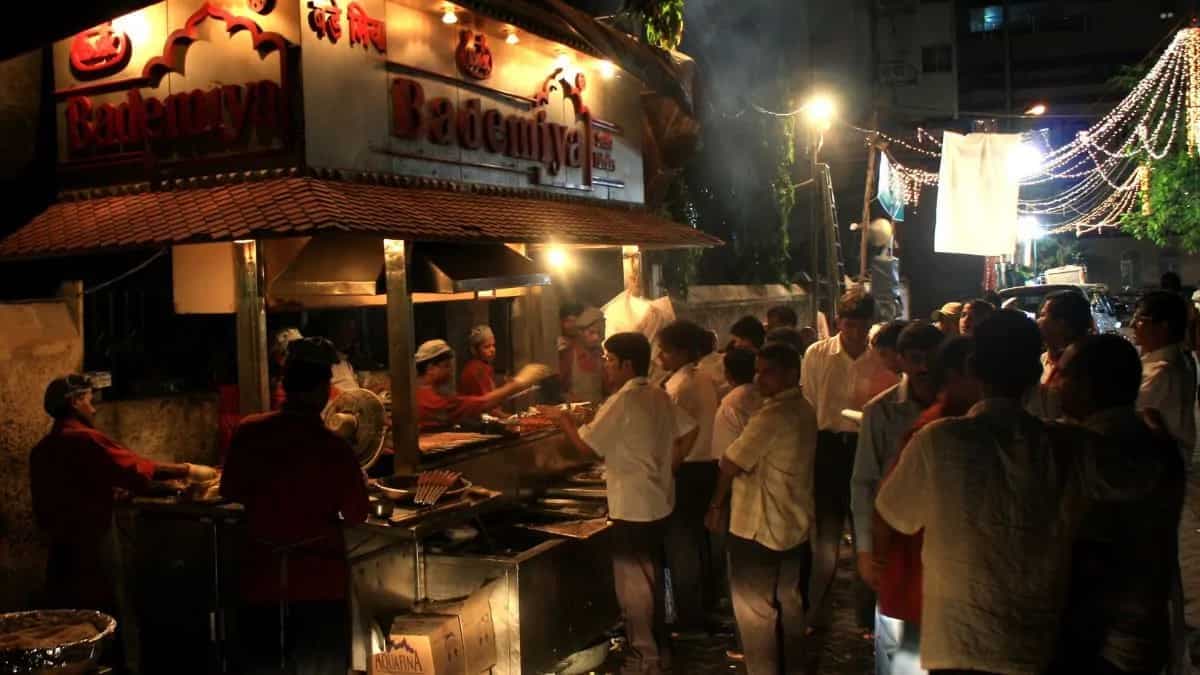 Bademiya: Mumbai’s Favourite Late-Night Dining Spot