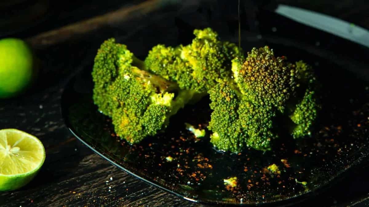 Here's Why You Should Cook Broccoli With Mustard