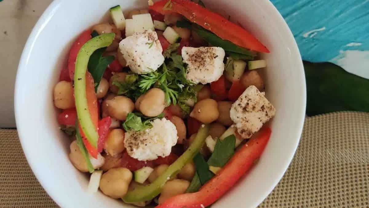 Try Chickpea And Paneer Salad For A Protein-Filled Breakfast