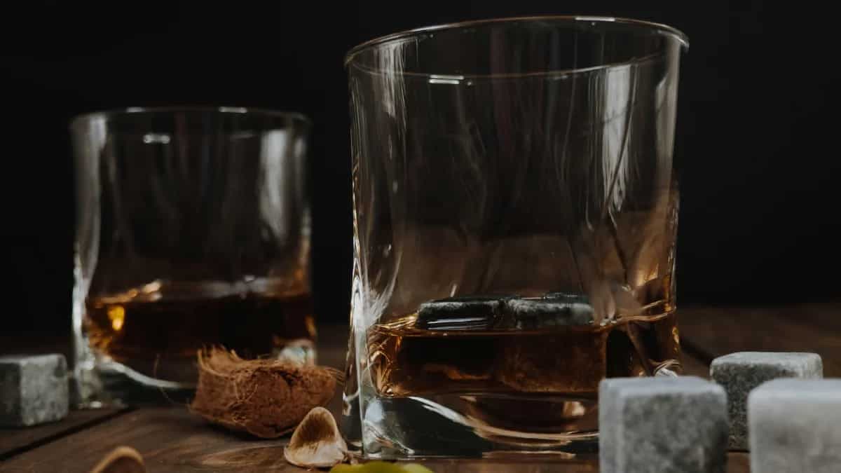 6 Perfect Gifts To Give Your Whisky-Loving Friends