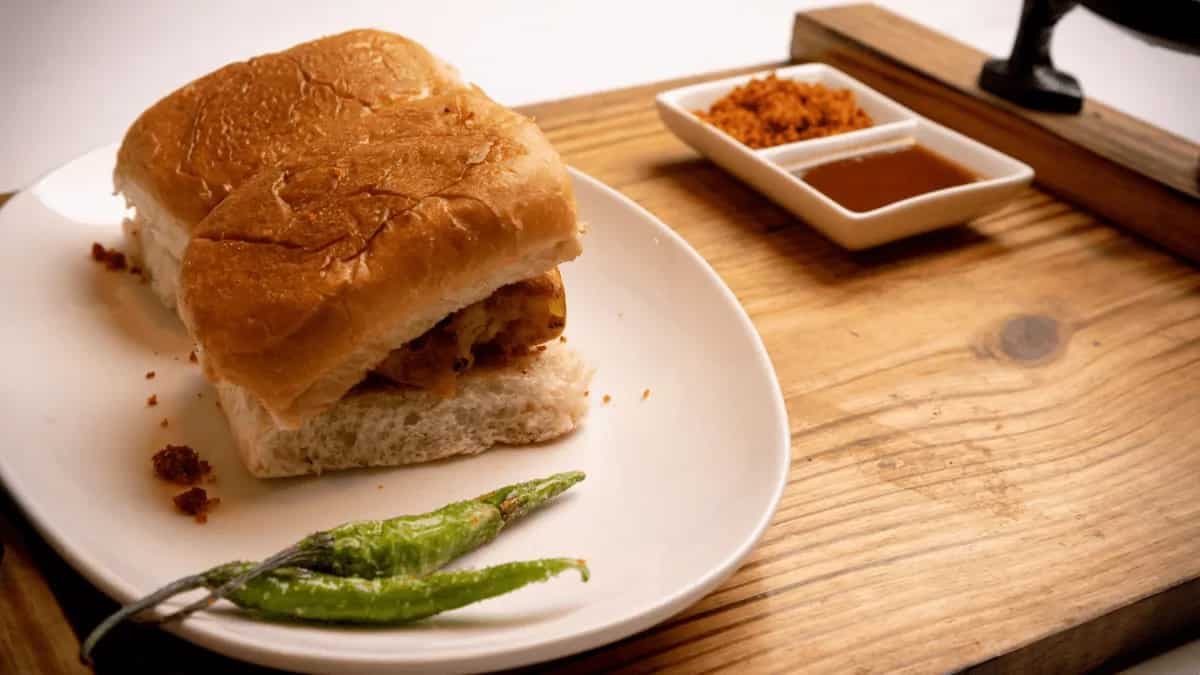 Exploring Mumbai’s Vada Pav: History, Types, and Top 5 Haunts