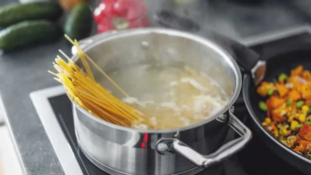 Boiling vs Simmering: Difference Between These Cooking Technique