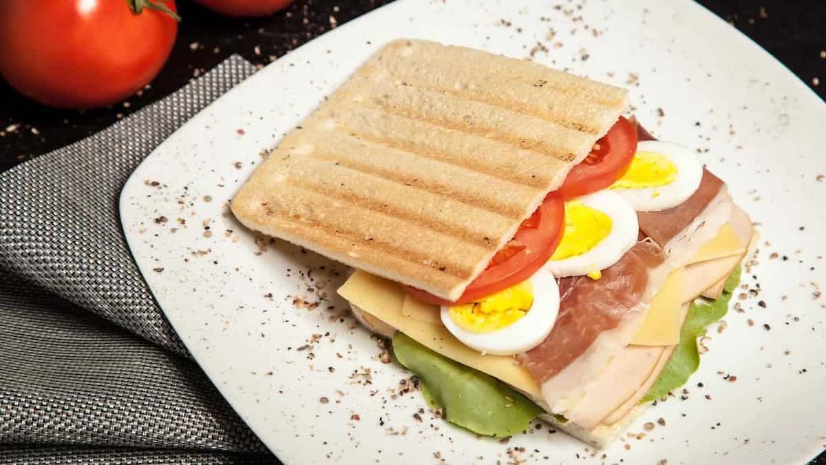 Bored Of Plain Boiled Eggs? Try These 3 Sandwiches For Breakfast