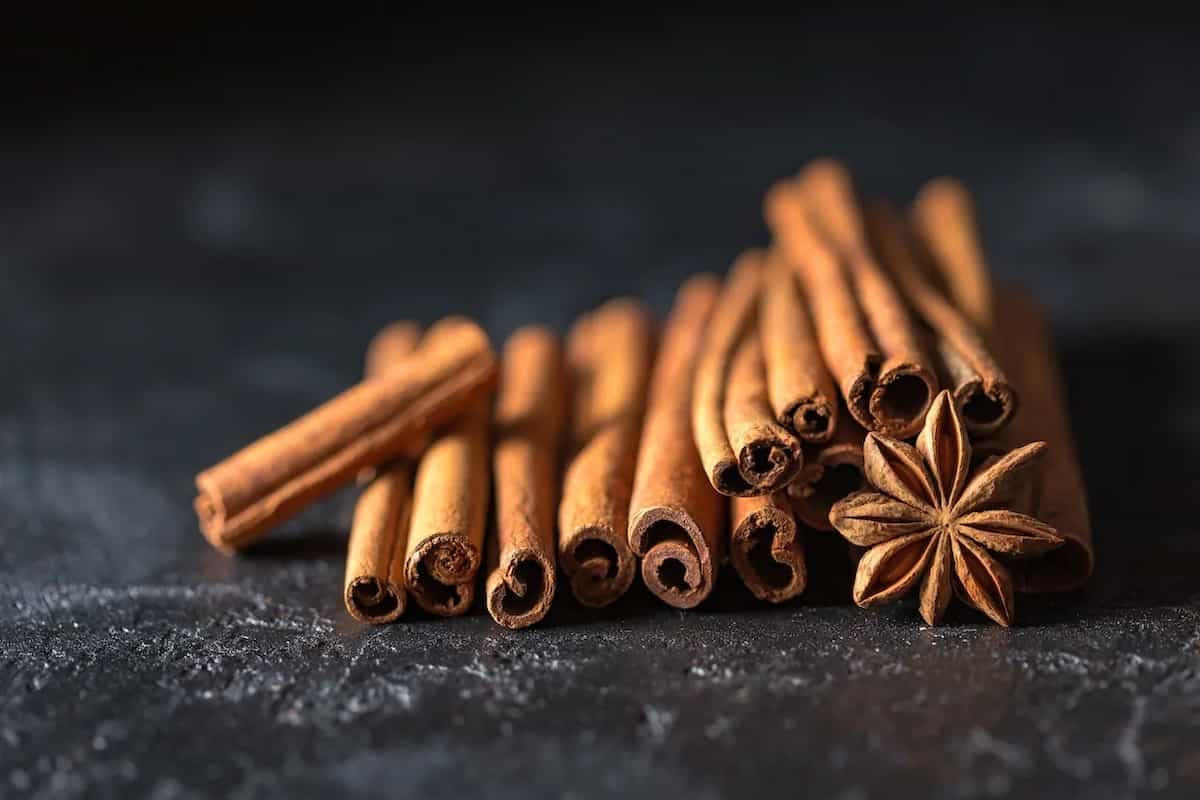 Exploring Top 6 Spices That Impart Flavour To Cakes