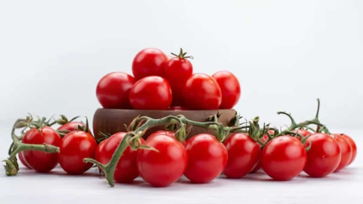 Grow Juicy Cherry Tomatoes At Home: A Simple Guide