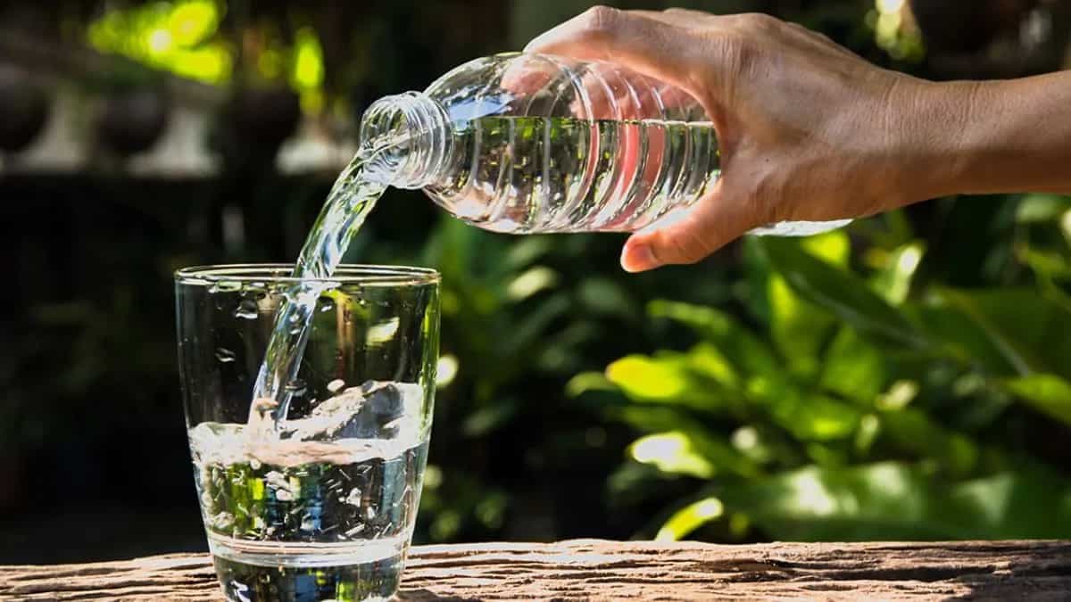 8 Benefits of Drinking Water For Good Skin Health 