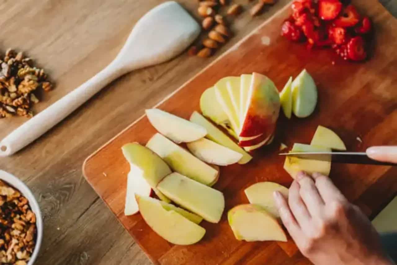 7 Easy Ways To Keep Your Apples From Browning