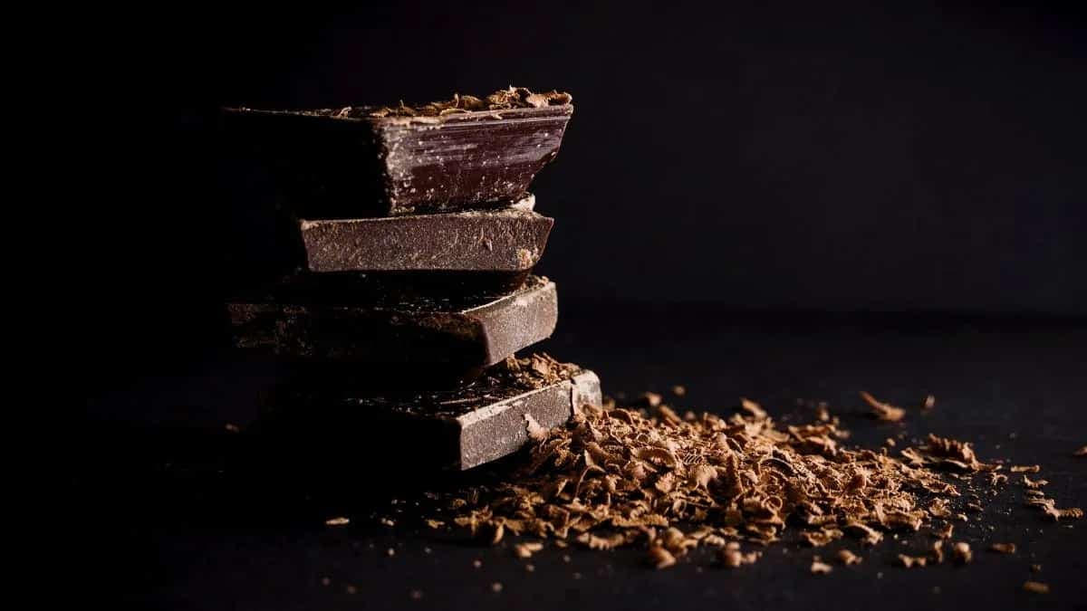 Bad Cramps? Here Are 6 Ways Dark Chocolate Can Help Period Pain