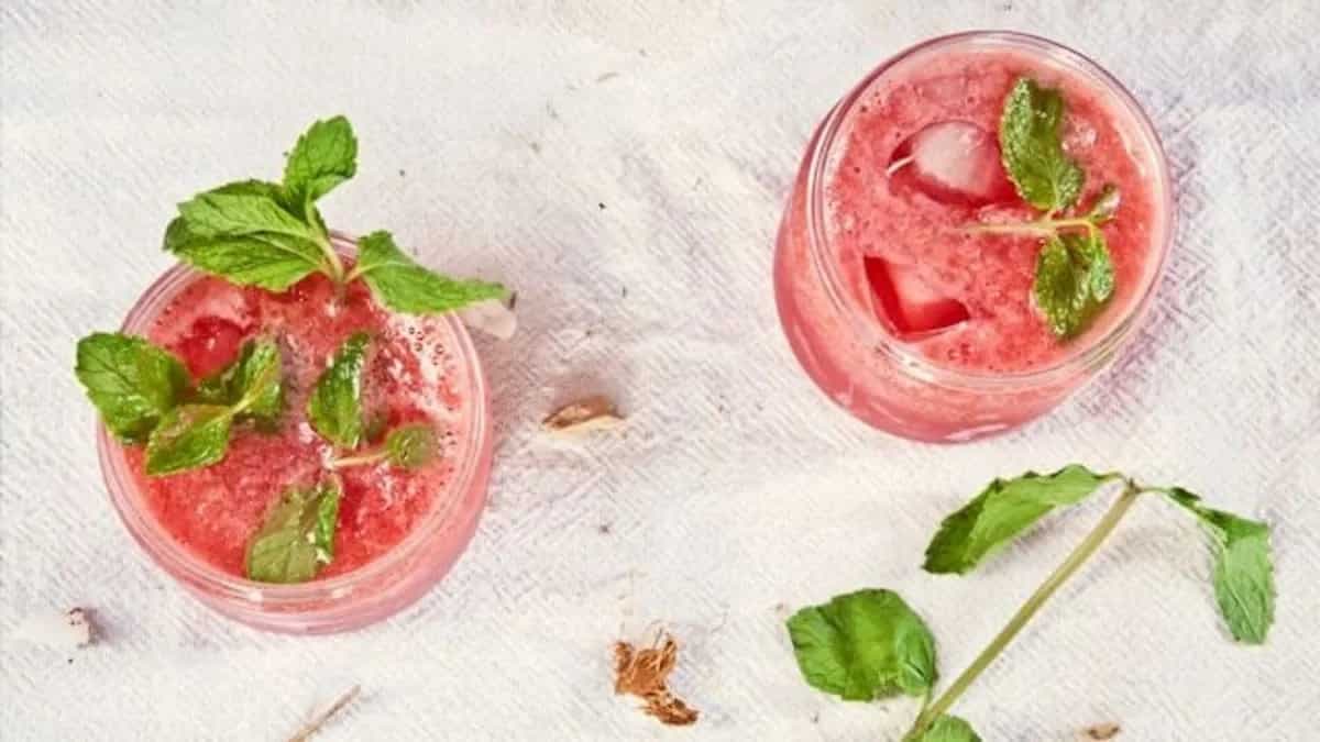 5 Peppermint Syrup Cocktails To Sip This Weekend 