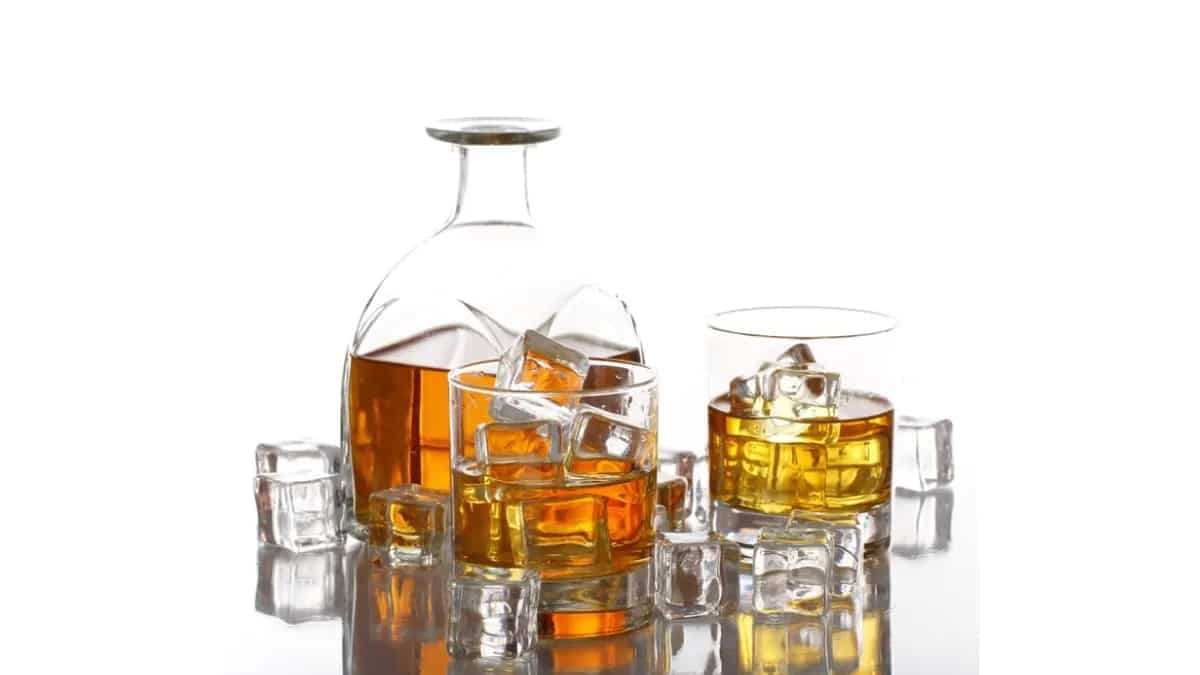 Top 8 Indian Whiskies Under Rs. 1000 To Try When On A Budget