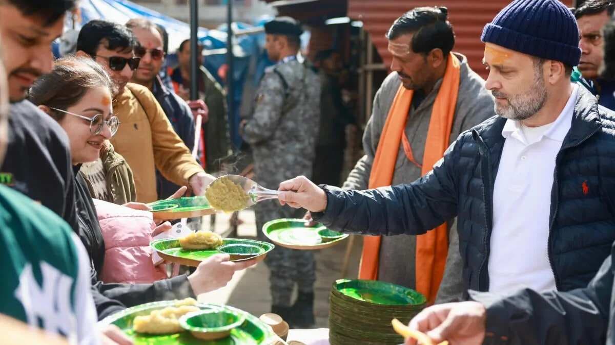 Rahul Gandhi Visits Kedarnath, Serves Tea & Food To Devotees