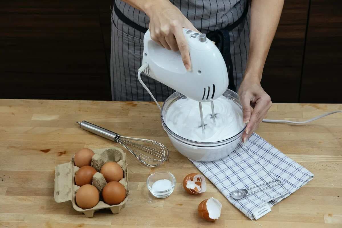 Quick And Easy Tips On How To Use A Hand Mixer