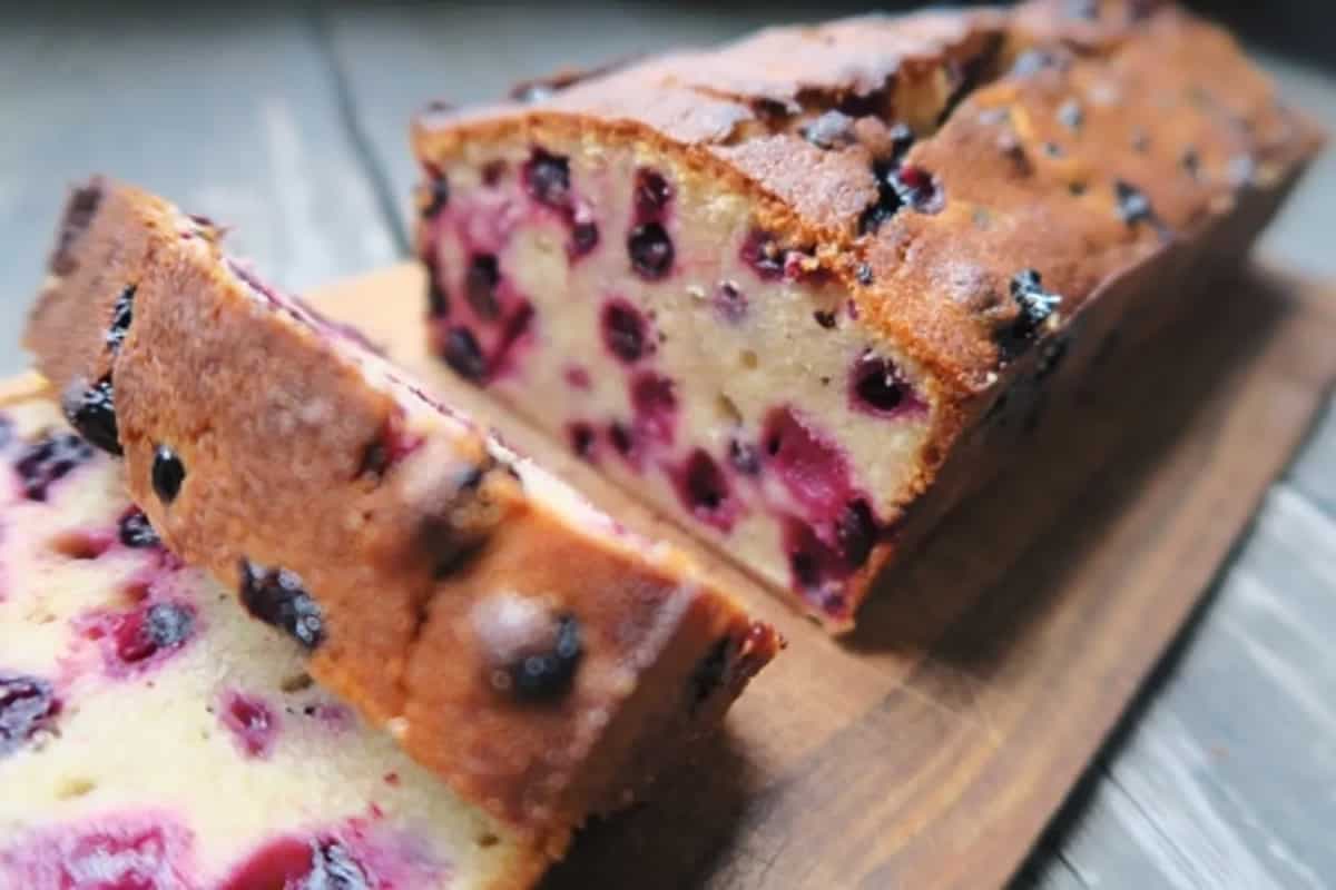 Make Easy Blueberry Banana Bread At Home With This Simple Recipe