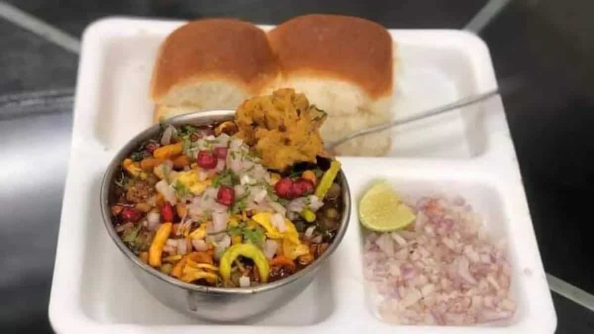 Moong Missal Pav: An Authentic Kolhapuri Dish 