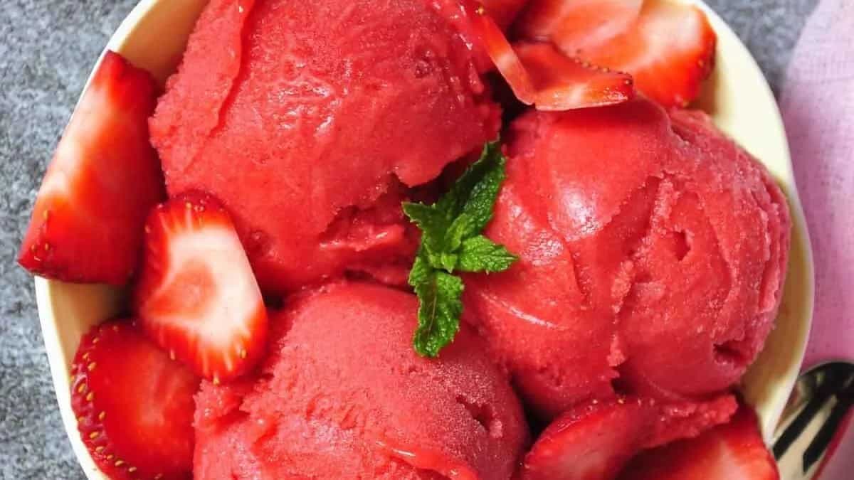 Strawberry Sorbet: A Summer Sweet Treat That's Sure to Please!