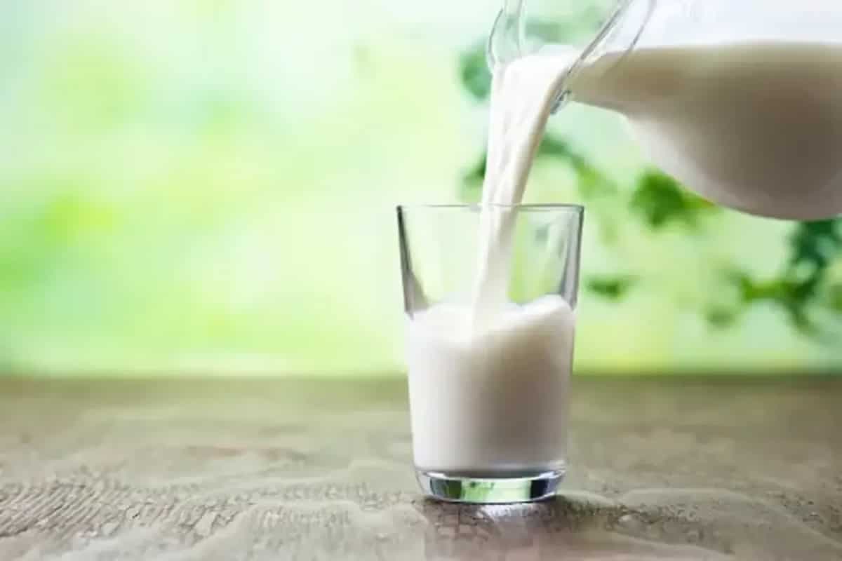 Top 5 Differences Between Whole Milk Vs. Skimmed Milk
