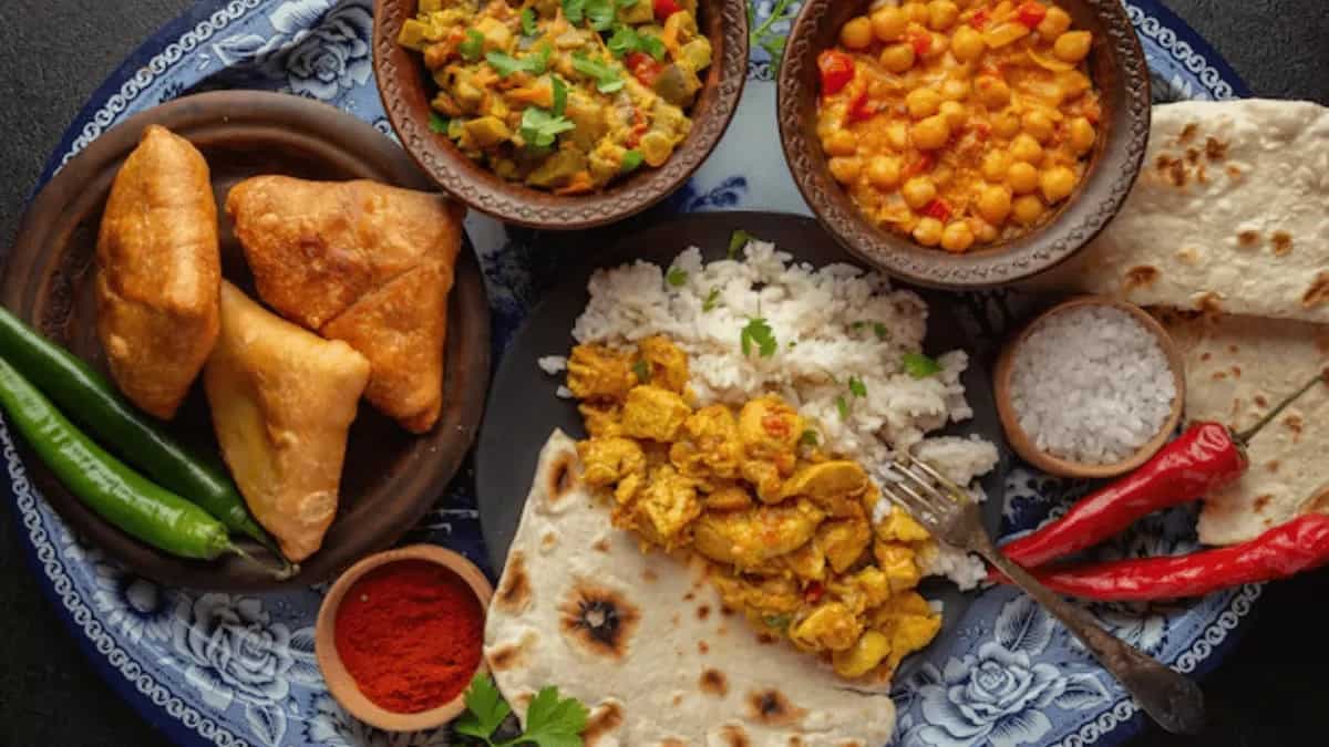 Overnight Eateries In Mumbai To Grab A Bite After Garba Night