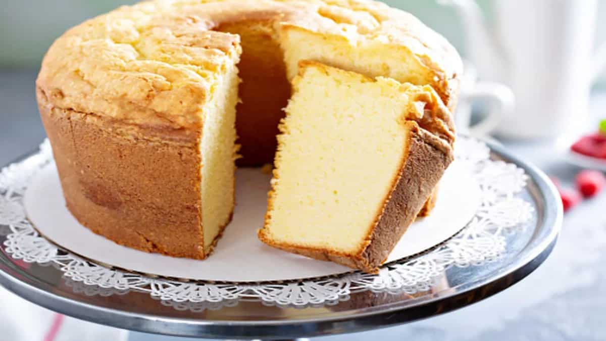 6 Handy Tips To Make Moist And Fluffy Cake 