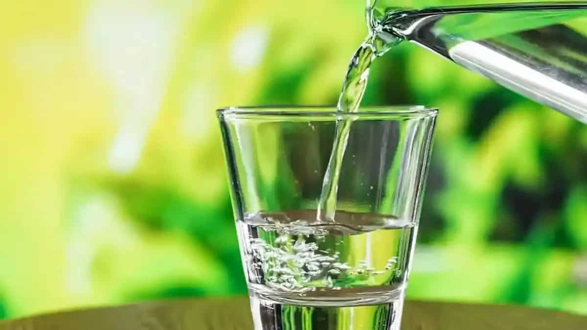 6 Fun Ways to Drink More Water And Stay Hydrated All Day