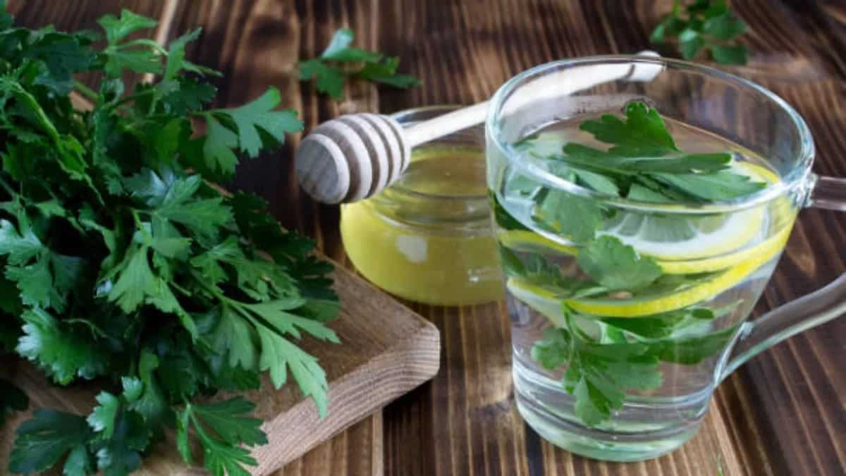 8 Health Benefits Of Parsley Tea; Easy Recipe Inside