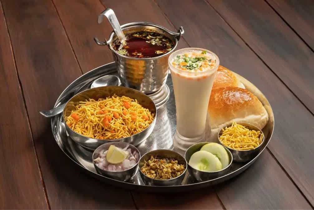 Misal Pav: The Spicy and Flavourful Street Food of Maharashtra