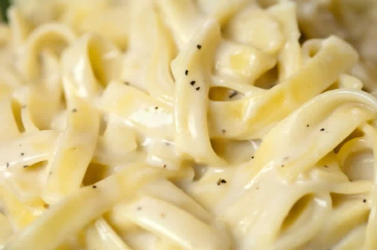 Quick And Easy Alfredo Sauce Recipe To Level Up Your Meals