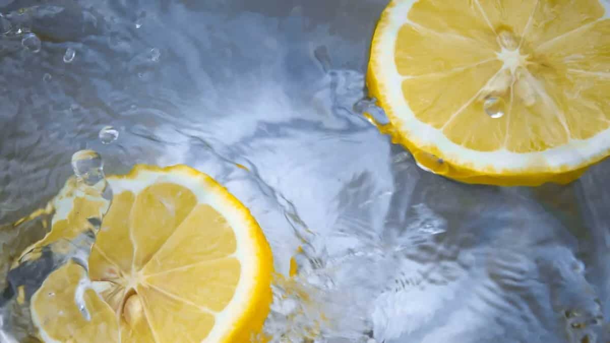 7 Ways To Utilize Squeezed Lemons Instead Of Throwing Them