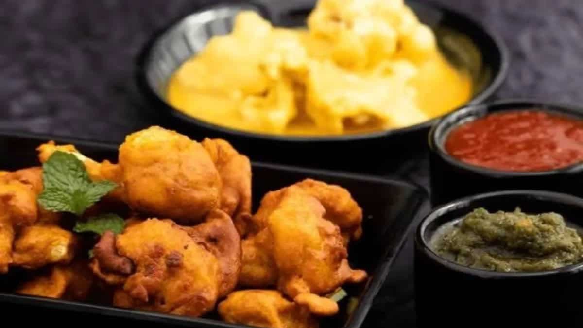 5 Gobhi Pakora Recipes To Satisfy Your Monsoon Cravings