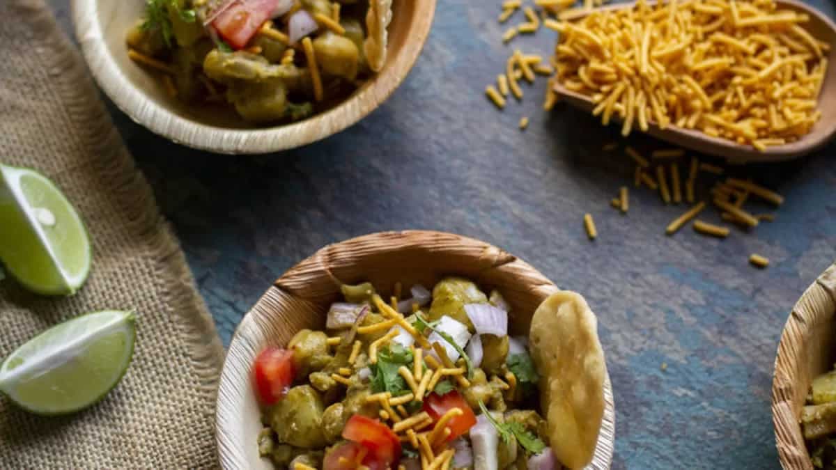 Aloo Chana Chaat: Tasty, Tangy Chaat With White Chickpeas 