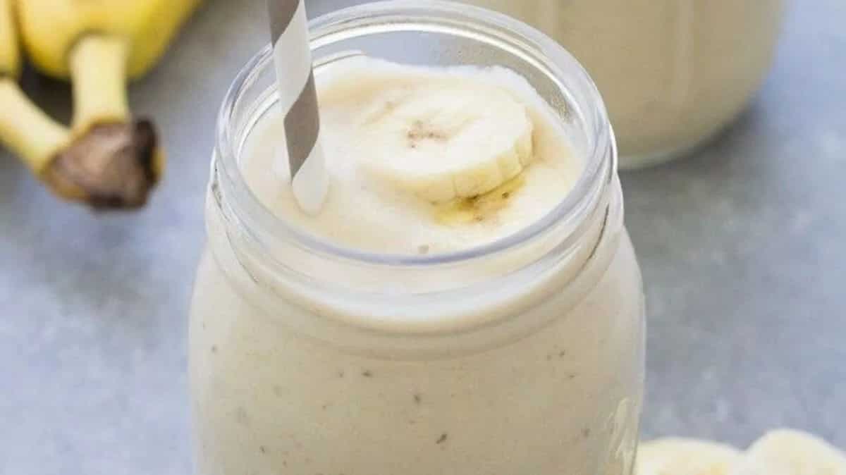 Try This Banana And Oatmeal Smoothie To Gain Weight