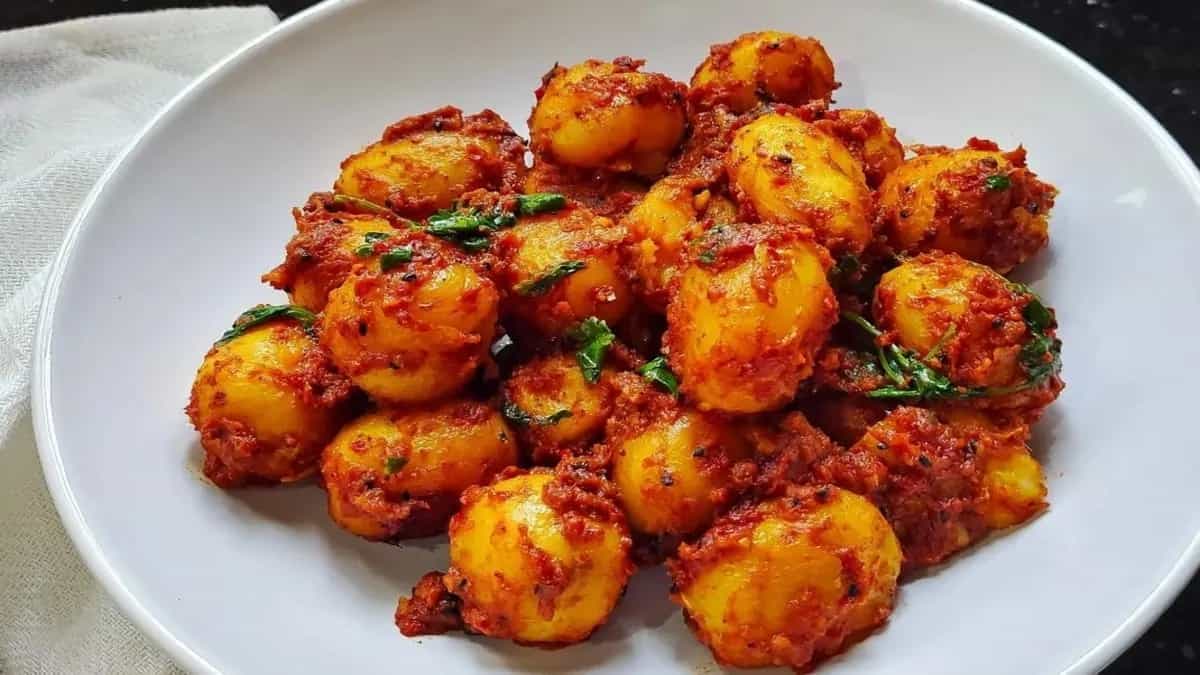 Piro Aloo: Spicier cousin of Dum Aloo 