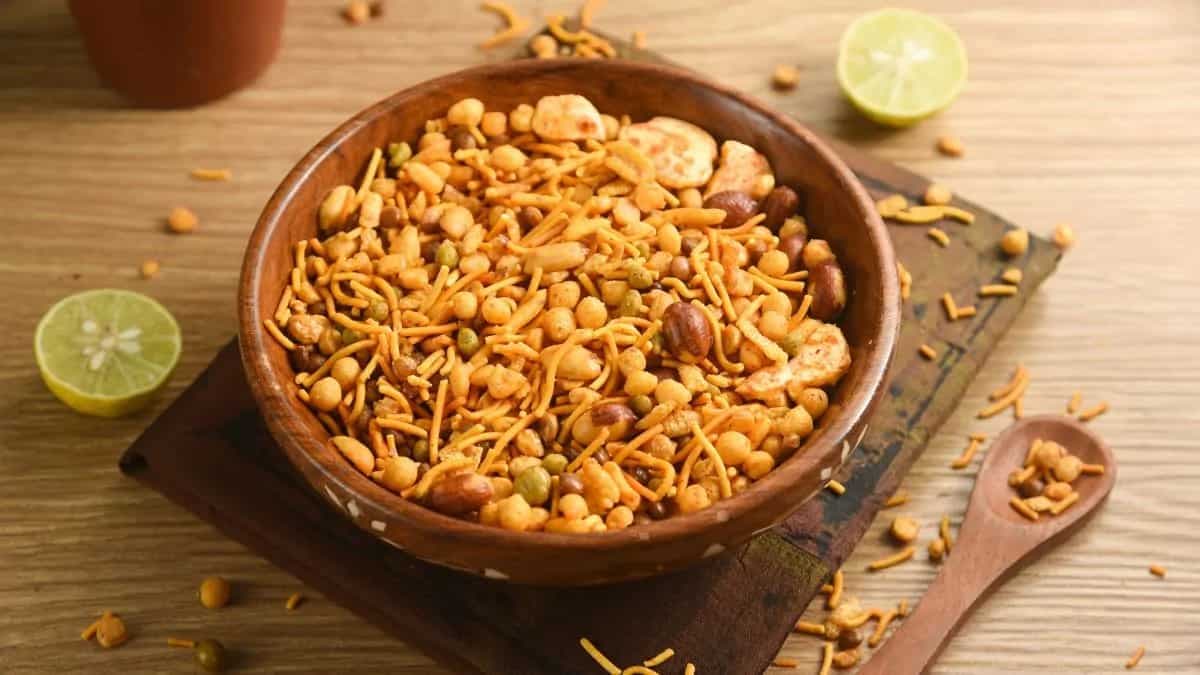 6 Types Of Indian Chiwda To Crunch The Weekend Away