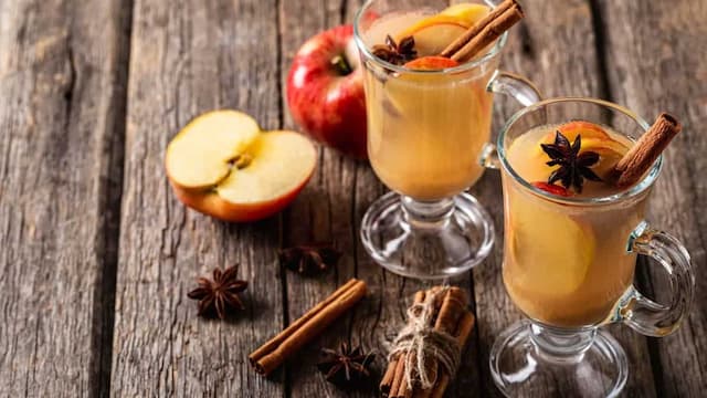 7 Wine Cocktails That Can Add Sparkle To Your Festive Gatherings