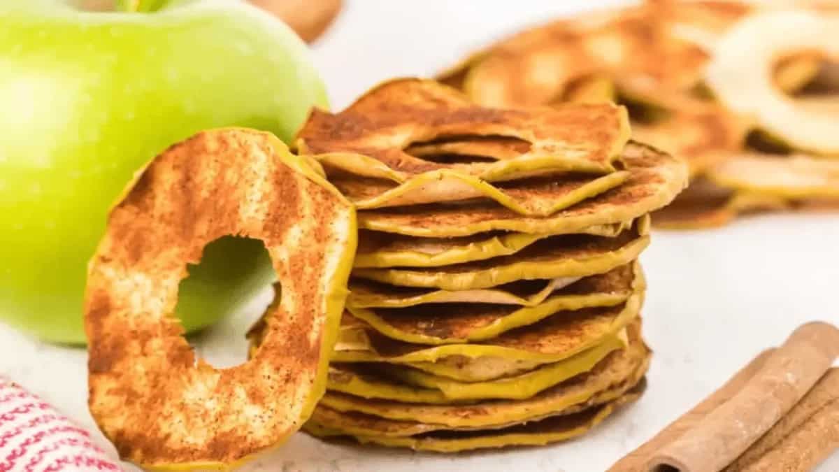 Baked Apple Chips To Roasted Chickpeas, 5 Low-Calorie Snacks  