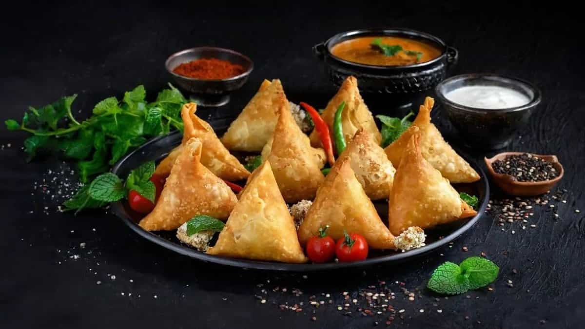 Make Flavourful Samosas At Home With These 7 Types Of Fillings