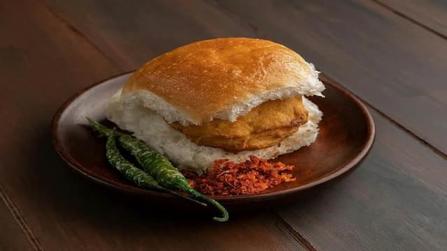 7 Delicious and Unique Vada Pao Varieties From Mumbai