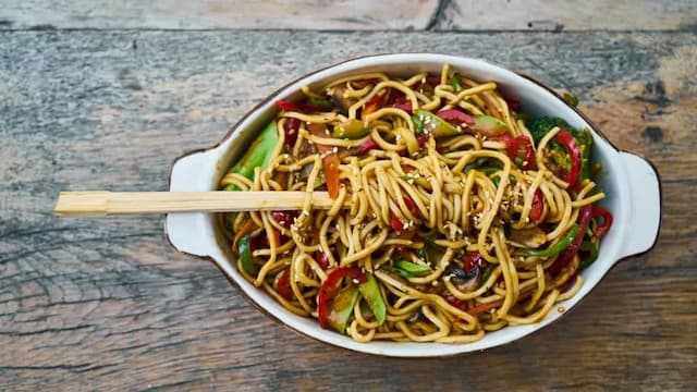 Diwali 2024: Delicious Indo-Chinese Noodle Dishes To Serve