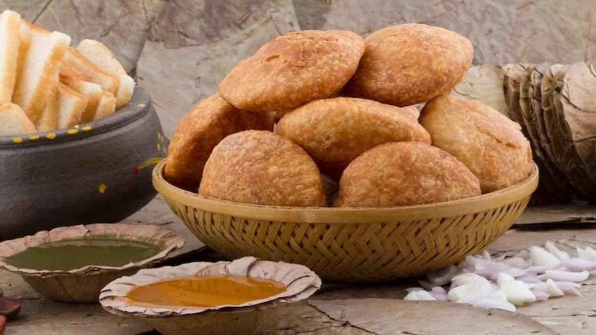 Crispy Tuvar Lilva Matar Kachori Is An Irresistibly Yummy Snack