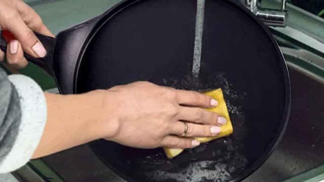 How To Clean Non-Stick Tawa: Here Are Some Effective Tips