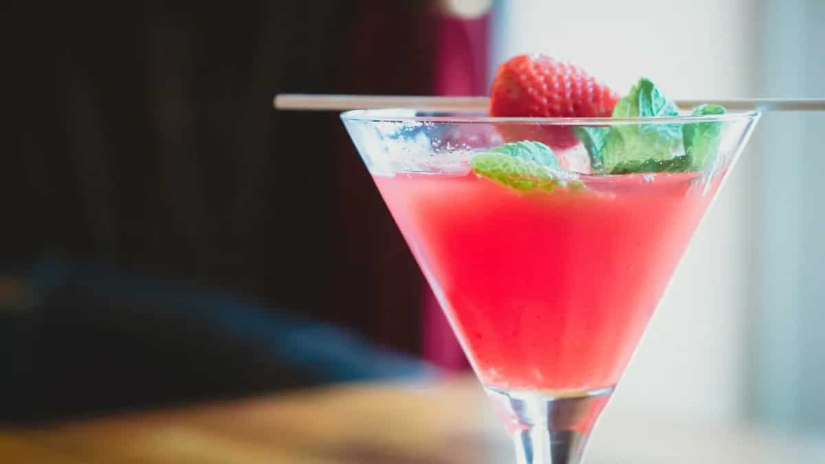 Strawberry Daiquiri Mocktail To Get Rid Of Those Midweek Blues