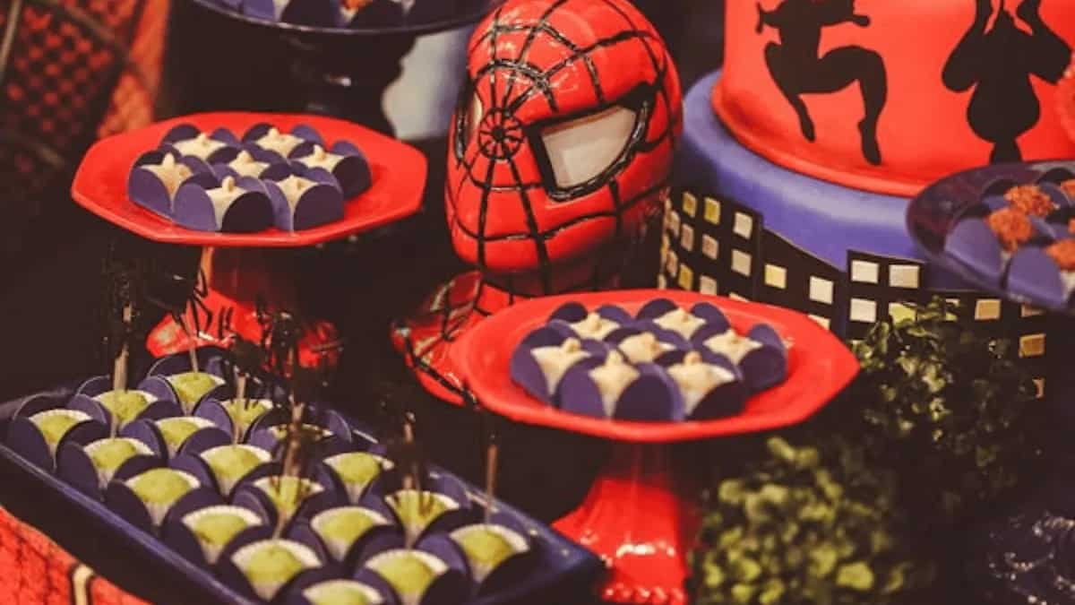 Make These 5 Marvel-Themed Cakes For Your Superhero-Geek Friends