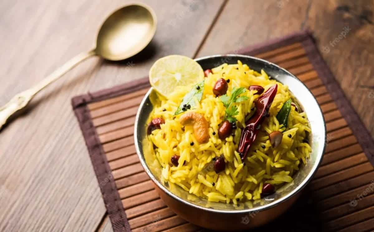 Easy Hacks To Make Aromatic Lemon Rice In A Pressure Cooker