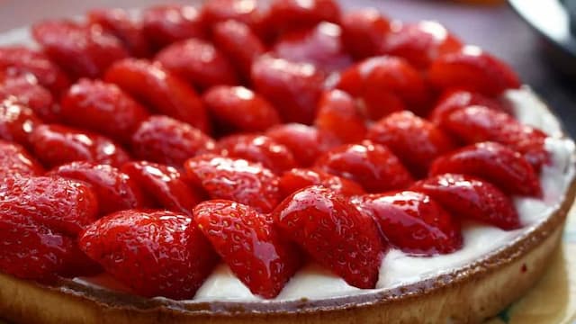 Irresistible Strawberry Desserts To Make The Best Of The Season