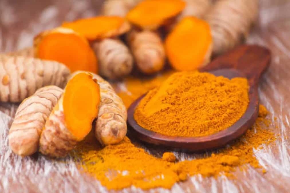 Raw Turmeric Vs. Powdered Turmeric: Which Is Healthier To Use?