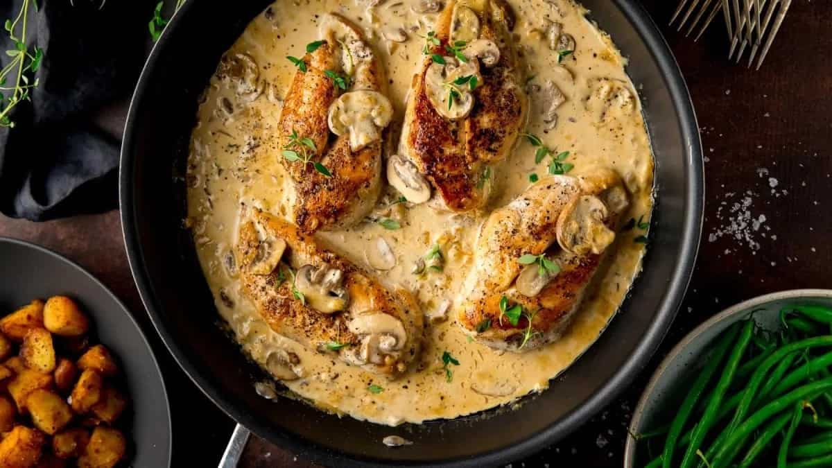 Easy Chicken In White Wine Sauce For A Luxurious Weekend Brunch