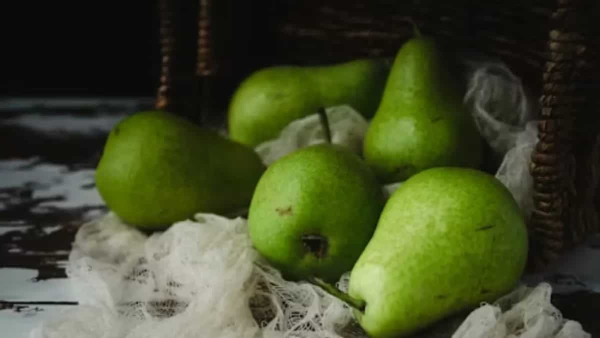 Love Pears? 5 Delicious Ways To Add Them To Your Monsoon Diet